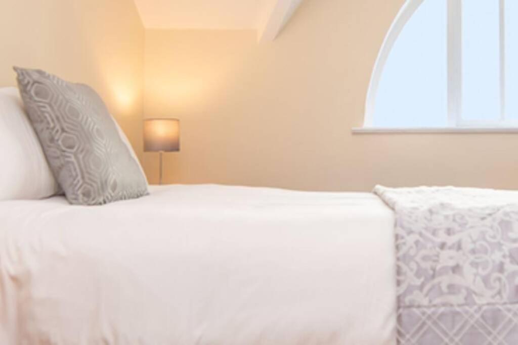 Appartement Latin Quarter Luxury à Galway Extérieur photo